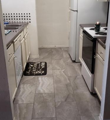 Clodine Apartment | Cozy Condo2