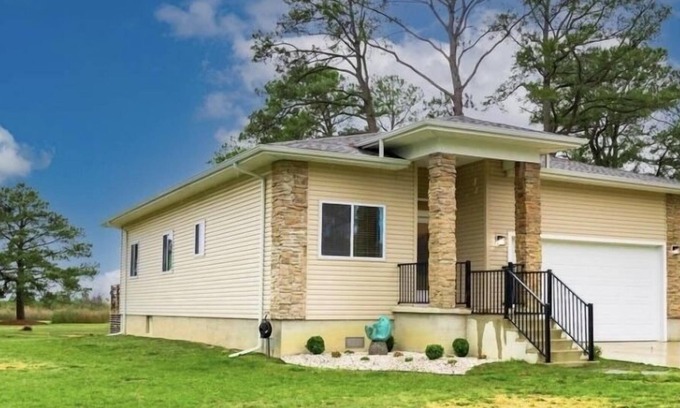 Crisfield House | Cozy Contemporary Home