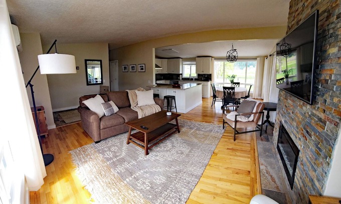 Thurston Other | Cozy & convenient to McKenzie River 20 min to Eugene 2/bed 2/bath Sleeps 4+ Pets