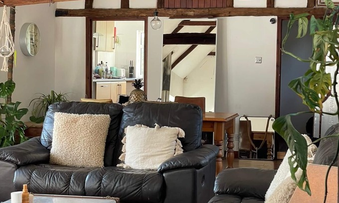 Ashford House | Cozy converted millking barn in the weald of Kent, 50mins from Central London