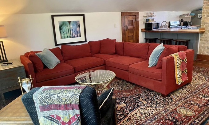 Austin House | Cozy Cool Apartment on 6th Street!nWALK TO ACL FEST!