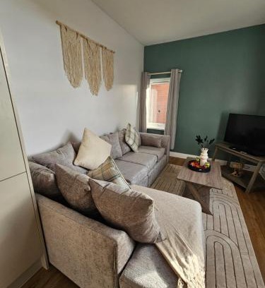 Uplands Apartment | Cozy Corner - 2 Bedroom Apartment