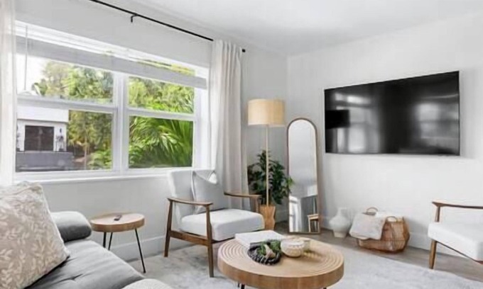 Hendricks and Venice Isles Condo | Cozy corner condo, just renovated, pool views