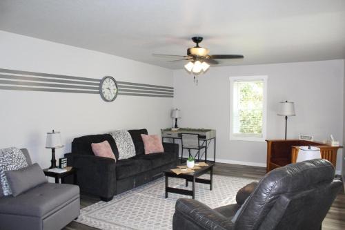 Wellston House | Cozy Corner Cottage