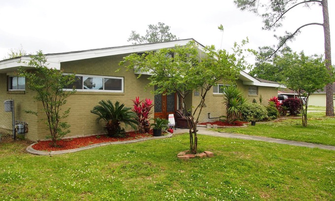 Chalmette House | Cozy corner six mile from French Quarter!