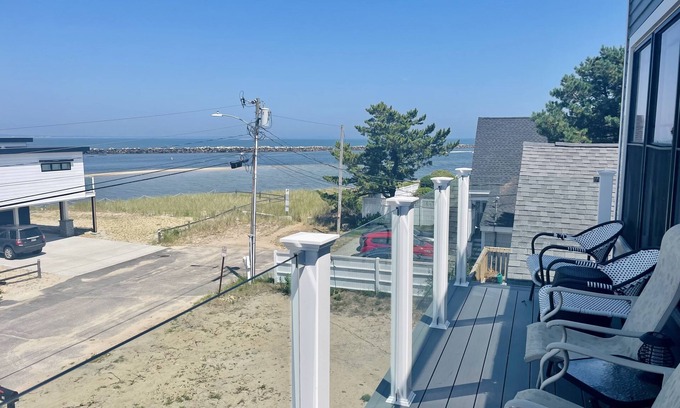 Biddeford House | Cozy Costal Cottage ~ Prime Location ~ Just Seconds from Hills Beach!
