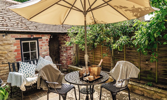 Northleach Cottage | Cozy Cotswold Dog Friendly Retreat
