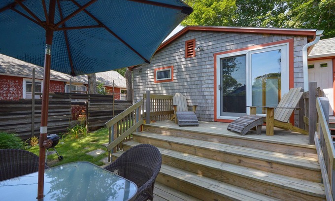 Woods Hole Cottage | Cozy Cottage 1/2 mile to Woods Hole village