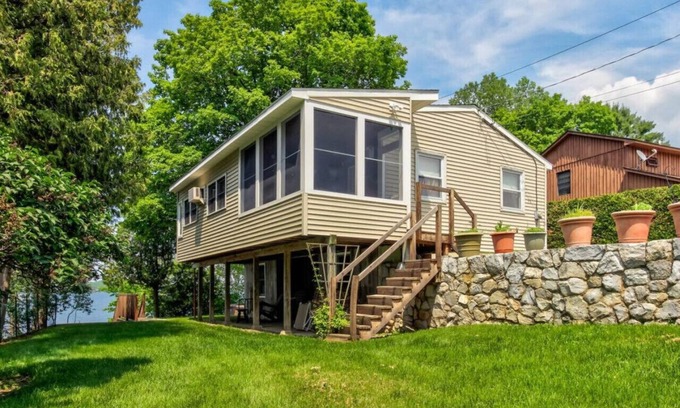 Schuyler Falls House | Cozy Cottage at South Hero