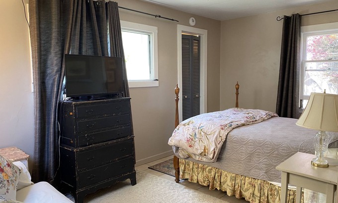 Salinas Apartment | Cozy Cottage Close to Heart of Salinas.