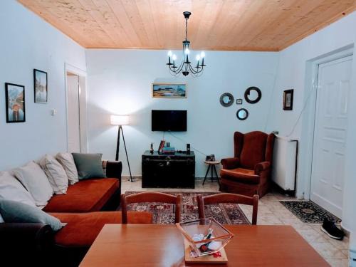 Lavda House | Cozy cottage for 4