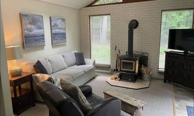 West Saugerties Cabin | Cozy Cottage For Two