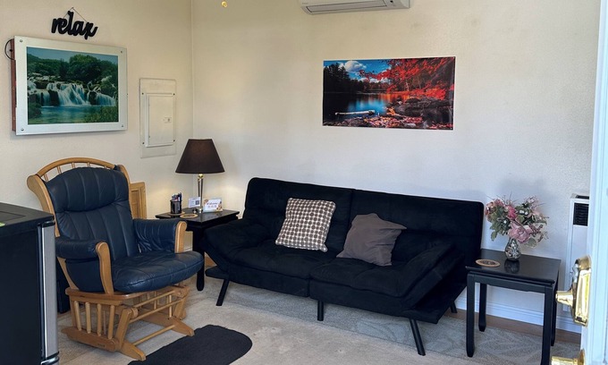 Kimberly House | Cozy Cottage House B with Double Carports
