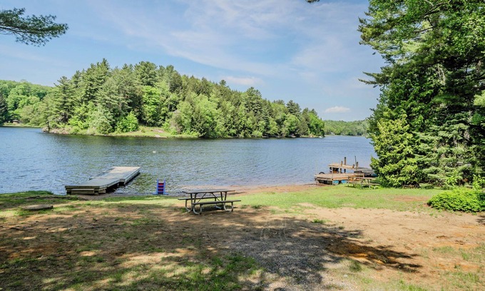 Utterson Cottage | Cozy Cottage - Huntsville A great Family Cottage