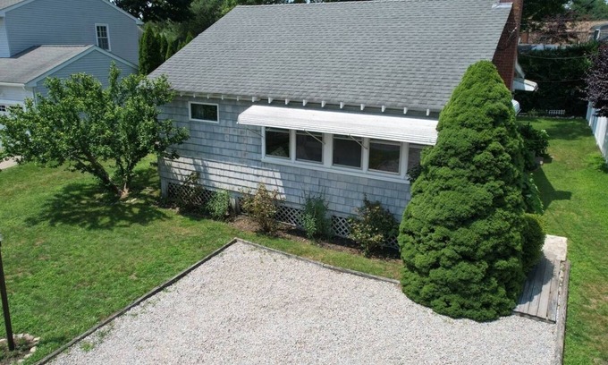 Bonnet Shores Cottage | Cozy cottage in lovely Bonnet Shores