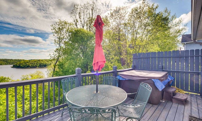 Taylorsville Cottage | Cozy Cottage in Taylorsville: Hot Tub & Lake Views