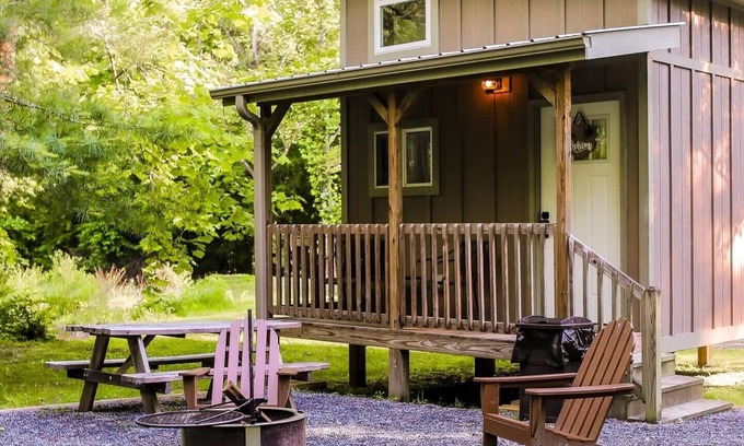 Saluda Cottage | Cozy Cottage in the heart of the Green River Gamelands! Private outdoor firepit!