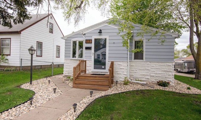 Sioux Falls House | Cozy Cottage in the city with 2 bedrooms close to Downtown