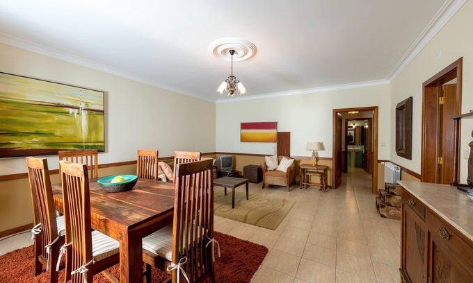 Vila Flor Cottage | Cozy Cottage in Vila Flor with Swimming Pool