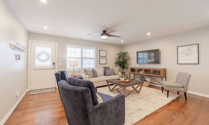 Fayetteville Cottage | Cozy cottage, just a short walk to UofA