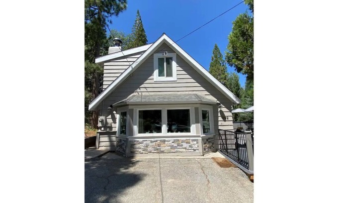 Cedar Glen House | Cozy Cottage -Large Deck, Lake Rights Close to the Lake & Village-Lake Arrowhead