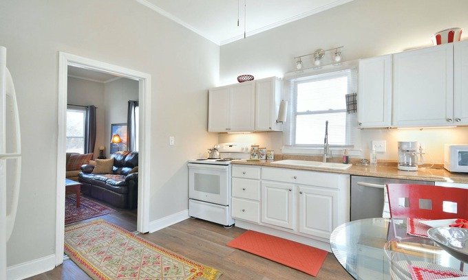Dunean House | ✨ Cozy Cottage: Minutes from Main St. Fenced in Backyard! ✨
