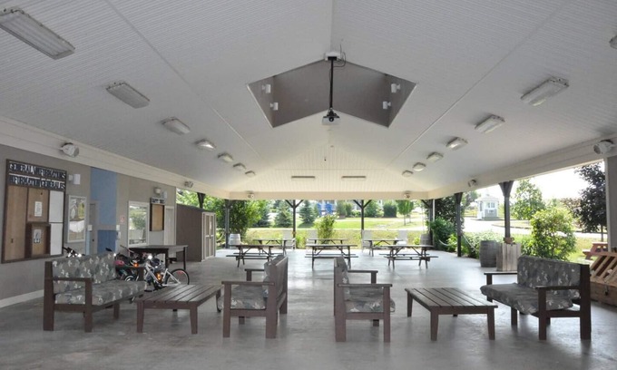 Cherry Valley Cottage | Cozy cottage near Sandbanks Beach (Picton)