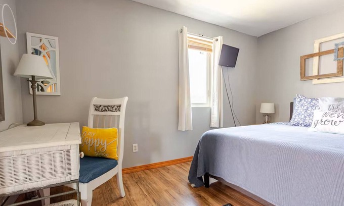 Anaconda House | Cozy Cottage near downtown brings Georgetown Lake & Fairmont to your fingertips!