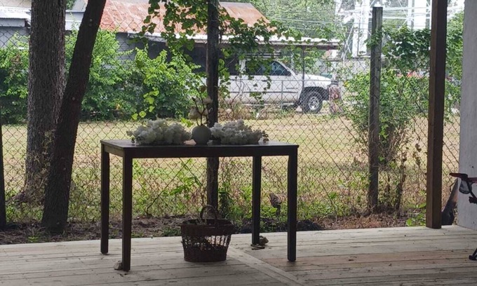 Seguin Cottage | Cozy Cottage near downtown Seguin