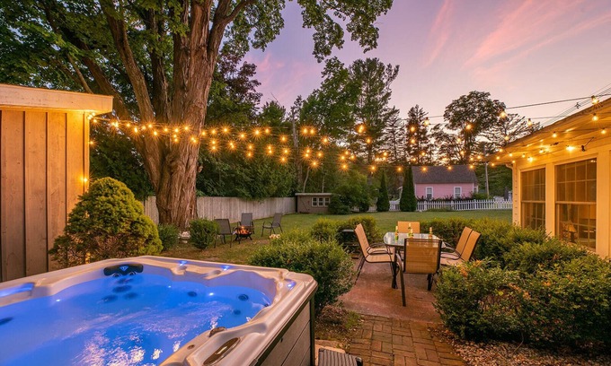 Walloon Lake Cottage | Cozy Cottage near Lake & Skiing, Hot Tub, fireplace & Fire-pit, Pets Allowed