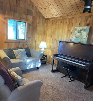 Salmon House | Cozy Cottage off Salmon River Tributary, in Town