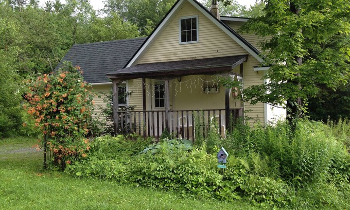 Granville Cottage | Cozy Cottage, Private Lake with Picnic Area & Firepit