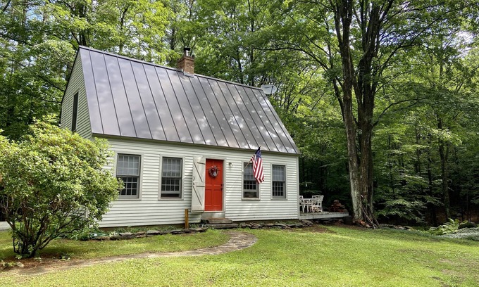 Townshend House | Cozy cottage tucked away in the woods