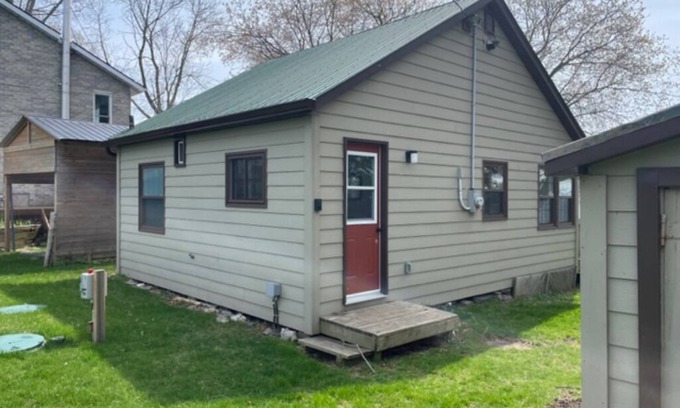 Loyalist Cottage | Cozy Cottage with all the amenities on Lake Ontario