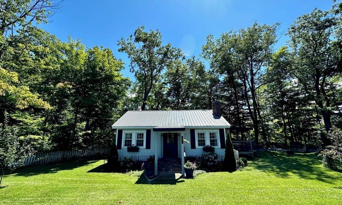 Waterport Cottage | Cozy cottage with direct river access - perfect for fishing or weekend escape