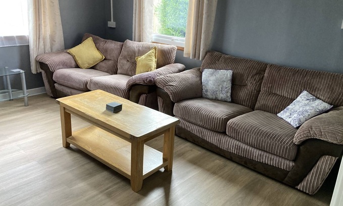 Grantham House | Cozy Cottage with off street parking