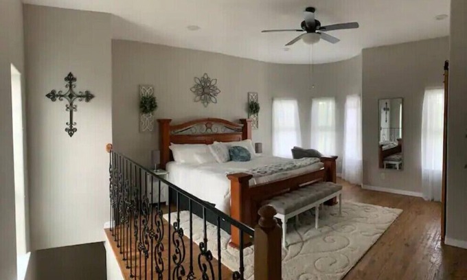Cotton Gin Apartment | Cozy Country Castle Retreat