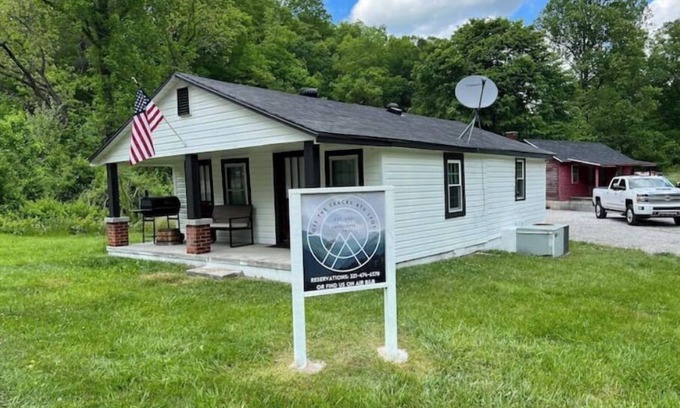 La Follette House | Cozy Country Home for all ATV Riders! Direct Access to Tackett and Royal Blue!