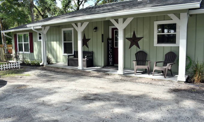 Glenwood House | Cozy country home in North Deland. Close to historic downtown!