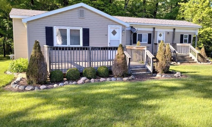 Allenton House | Cozy country home, Pet friendly!