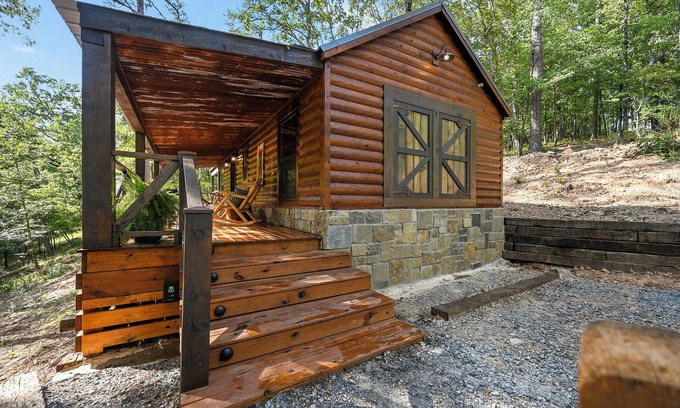 Octavia Cabin | Cozy Couples Cabin/Private & Secluded/Hot Tub/Fire Pit/Hillside View