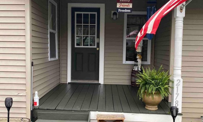 Swain Apartment | Cozy Couples Farmhouse Cottage- Minutes walk from Swain Ski Resort