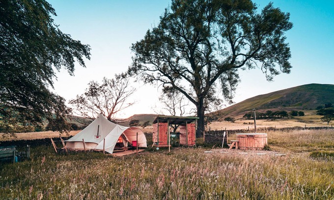 Peak District National Park RV Rental | Cozy Couples/Small groups Glamping-Private Hot Tub