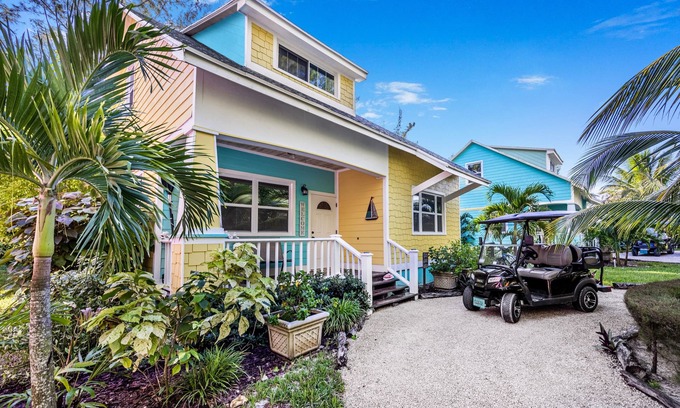 Spanish Wells House | Cozy Cove/Beach Access/FREE Golf Cart, Kayak/Peacefull/400ft sand path to Beach.