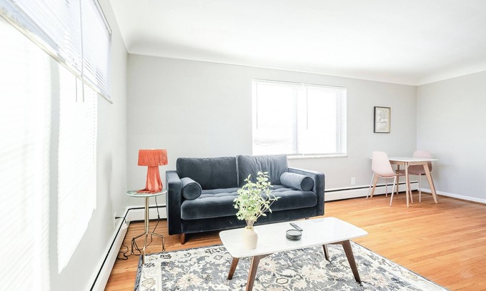 Oakley Apartment | Cozy Cove Oakley 1B/1B Garage Park 10 min to UC