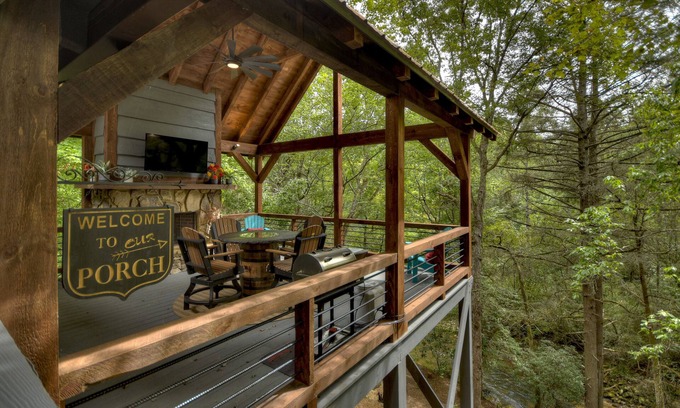 Epworth Cabin | Cozy Creek welcomes pets to its tranquil waters, offering fishing, swimming, a hot tub, outdoor fireplace, fire-pit, and WiFi