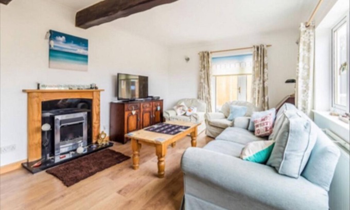 Cromer Apartment | Cozy Cromer Cottage
