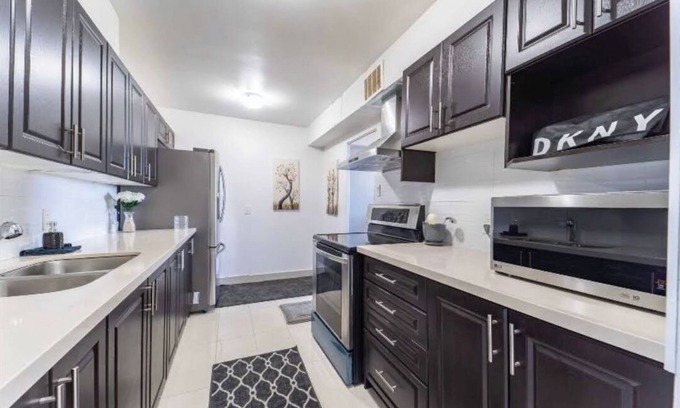 Humber Summit Condo | Cozy Delux 2BR + 2BTH in Toronto. Just 9mins from YYZ Airport.