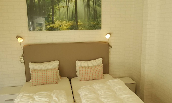Sjotorp Hotel | Cozy deluxe rooms centrally located, perfect to start adventure along Göta Kanal