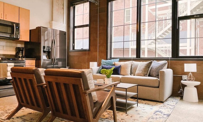 Old City Apartment | Cozy Downtown Loft on Gay St